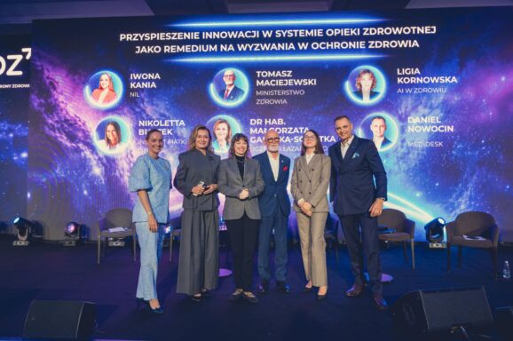 Uczestnicy XI edycji konferencji AMOZ w Warszawie podczas panelu dyskusyjnego